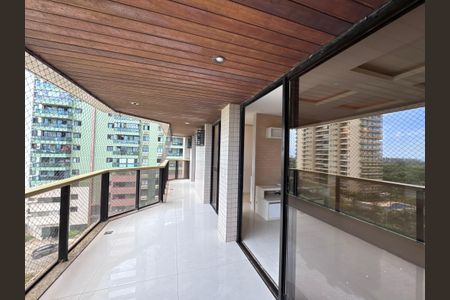 Apartamento à venda com 165m², 3 quartos e 2 vagas Apartamento à venda com 165m², 3 quartos e 2 vagasVaranda