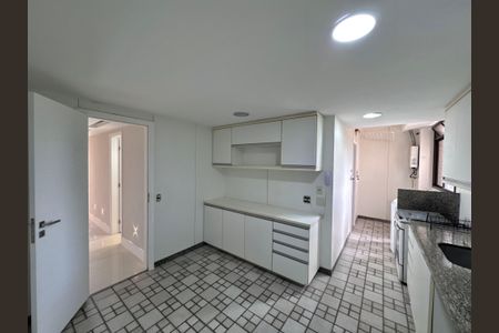 Apartamento à venda com 165m², 3 quartos e 2 vagas Apartamento à venda com 165m², 3 quartos e 2 vagasCozinha e Área de Serviço