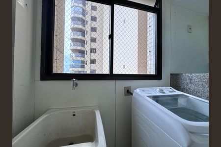 Apartamento à venda com 165m², 3 quartos e 2 vagas Apartamento à venda com 165m², 3 quartos e 2 vagasCozinha e Área de Serviço