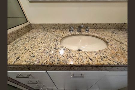 Apartamento à venda com 165m², 3 quartos e 2 vagas Apartamento à venda com 165m², 3 quartos e 2 vagasSuíte 1 - Banheiro