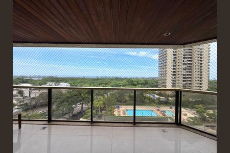 Apartamento à venda com 165m², 3 quartos e 2 vagas Apartamento à venda com 165m², 3 quartos e 2 vagasVaranda