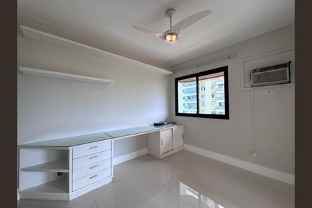 Apartamento à venda com 165m², 3 quartos e 2 vagas Apartamento à venda com 165m², 3 quartos e 2 vagasSuíte 1