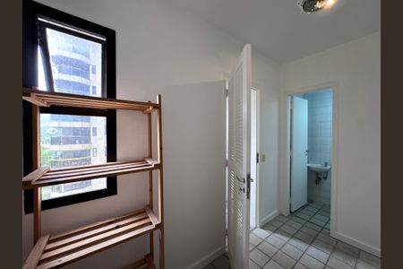 Apartamento à venda com 165m², 3 quartos e 2 vagas Apartamento à venda com 165m², 3 quartos e 2 vagasCozinha e Área de Serviço - Quarto