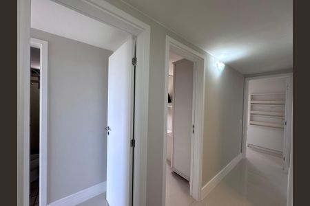 Apartamento à venda com 165m², 3 quartos e 2 vagas Apartamento à venda com 165m², 3 quartos e 2 vagasCorredor