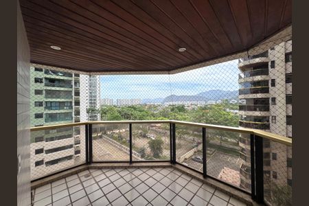 Apartamento à venda com 165m², 3 quartos e 2 vagas Apartamento à venda com 165m², 3 quartos e 2 vagasSuíte 1 - Varanda