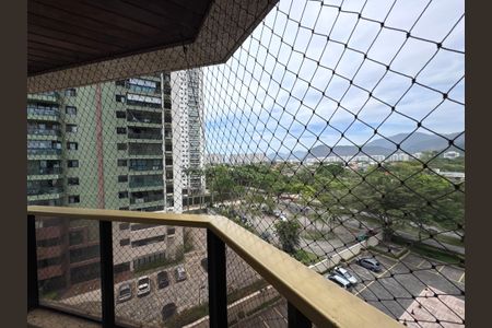 Apartamento à venda com 165m², 3 quartos e 2 vagas Apartamento à venda com 165m², 3 quartos e 2 vagasSuíte 1 - Varanda