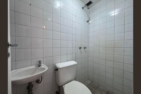 Apartamento à venda com 165m², 3 quartos e 2 vagas Apartamento à venda com 165m², 3 quartos e 2 vagasCozinha e Área de Serviço - Banheiro