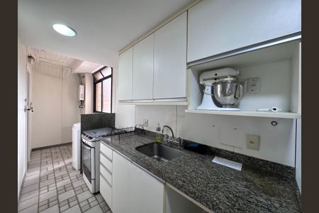 Apartamento à venda com 165m², 3 quartos e 2 vagas Apartamento à venda com 165m², 3 quartos e 2 vagasCozinha e Área de Serviço