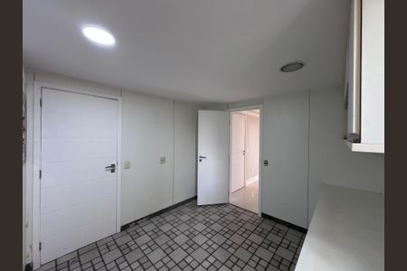 Apartamento à venda com 165m², 3 quartos e 2 vagas Apartamento à venda com 165m², 3 quartos e 2 vagasCozinha e Área de Serviço