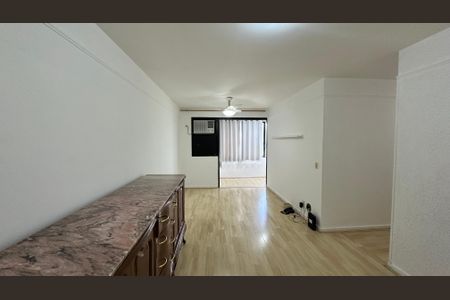 Sala de apartamento para alugar com 3 quartos, 80m² em Barra da Tijuca, Rio de Janeiro