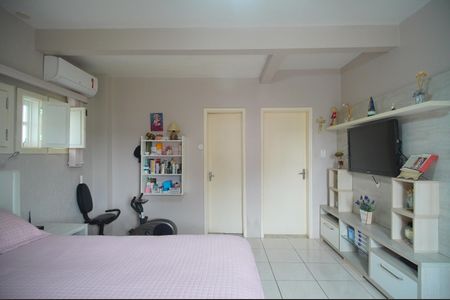 Casa à venda com 290m², 4 quartos e 2 vagasSuíte 1