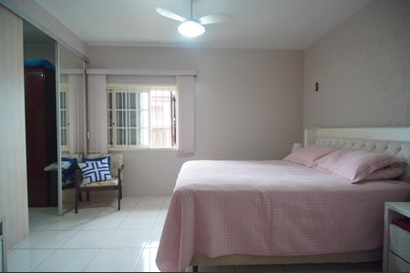 Casa à venda com 290m², 4 quartos e 2 vagasSuíte 1