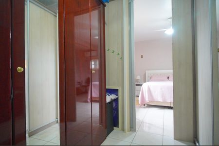 Casa à venda com 290m², 4 quartos e 2 vagasCloset da suíte