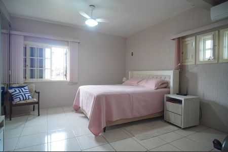 Casa à venda com 290m², 4 quartos e 2 vagasSuíte 1