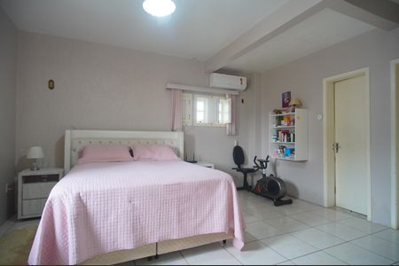 Casa à venda com 290m², 4 quartos e 2 vagasSuíte 1