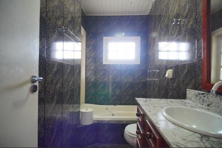 Casa à venda com 290m², 4 quartos e 2 vagasBanheiro da Suíte 2