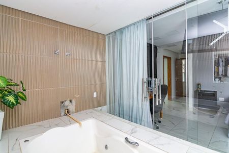 Casa à venda com 580m², 4 quartos e 4 vagasBanheiro da Suíte 1