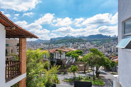 Casa à venda com 580m², 4 quartos e 4 vagasVaranda da Suíte 1