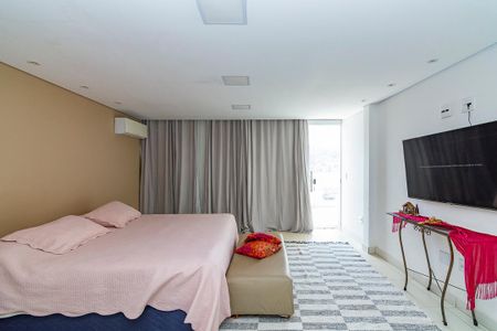 Casa à venda com 580m², 4 quartos e 4 vagasSuíte 2