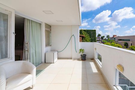 Casa à venda com 580m², 4 quartos e 4 vagasVaranda da Suíte 2