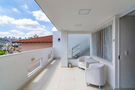 Casa à venda com 580m², 4 quartos e 4 vagasVaranda da Suíte 2