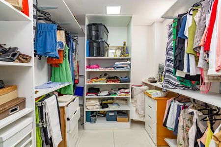 Casa à venda com 580m², 4 quartos e 4 vagasCloset da suíte 2