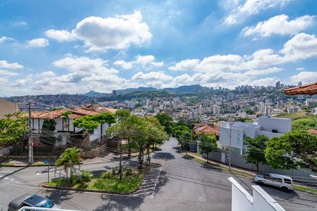 Casa à venda com 580m², 4 quartos e 4 vagasVaranda da Suíte 2