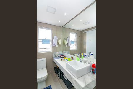 Casa à venda com 580m², 4 quartos e 4 vagasBanheiro da Suíte 3