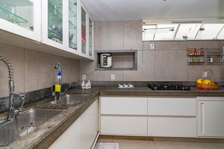 Casa à venda com 580m², 4 quartos e 4 vagasCozinha