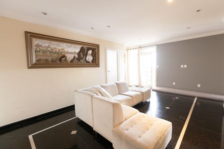 Casa para alugar com 4 quartos, 200m² em Monte Castelo, Contagem