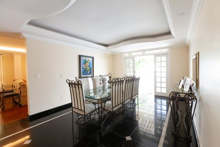 Casa para alugar com 4 quartos, 200m² em Monte Castelo, Contagem