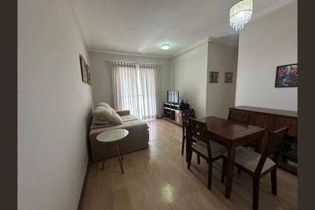 Sala de apartamento para alugar com 3 quartos, 84m² em Jardim Tupanci, Barueri