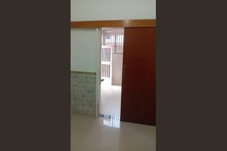 Casa à venda com 80m², 2 quartos e sem vaga Casa à venda com 80m², 2 quartos e sem vagaSala