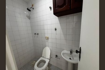 Apartamento para alugar com 225m², 3 quartos e 3 vagas Apartamento para alugar com 225m², 3 quartos e 3 vagasBanheiro de serviço