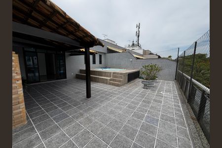 Apartamento para alugar com 225m², 3 quartos e 3 vagas Apartamento para alugar com 225m², 3 quartos e 3 vagasÁrea externa