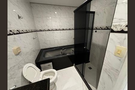 Apartamento para alugar com 225m², 3 quartos e 3 vagas Apartamento para alugar com 225m², 3 quartos e 3 vagasBanheiro da Suíte