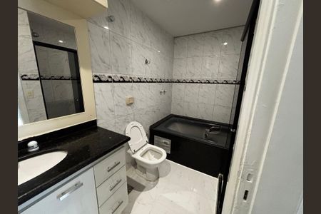 Apartamento para alugar com 225m², 3 quartos e 3 vagas Apartamento para alugar com 225m², 3 quartos e 3 vagasBanheiro da Suíte