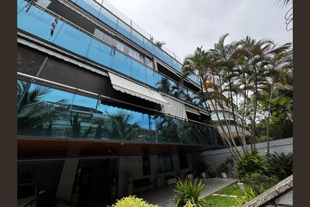 Apartamento para alugar com 225m², 3 quartos e 3 vagas Apartamento para alugar com 225m², 3 quartos e 3 vagasFachada