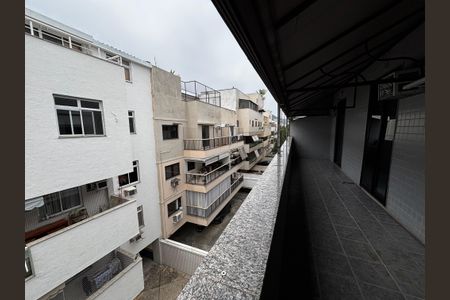 Apartamento para alugar com 225m², 3 quartos e 3 vagas Apartamento para alugar com 225m², 3 quartos e 3 vagasVaranda de trás