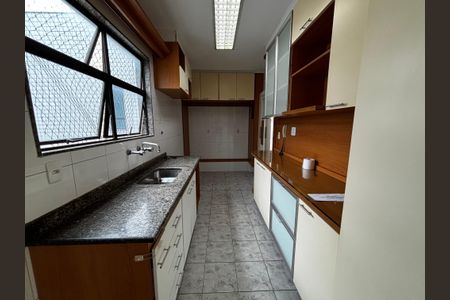 Apartamento para alugar com 225m², 3 quartos e 3 vagas Apartamento para alugar com 225m², 3 quartos e 3 vagasCozinha