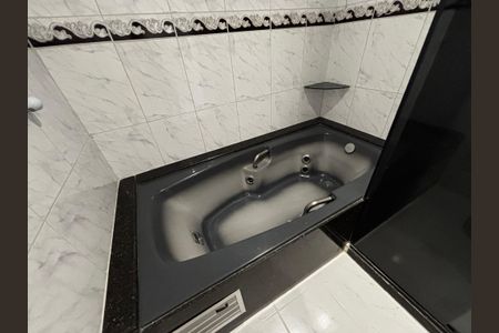 Apartamento para alugar com 225m², 3 quartos e 3 vagas Apartamento para alugar com 225m², 3 quartos e 3 vagasBanheiro da Suíte