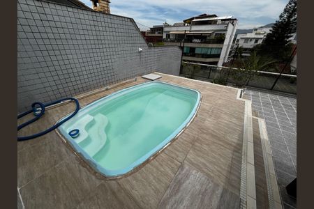 Apartamento para alugar com 225m², 3 quartos e 3 vagas Apartamento para alugar com 225m², 3 quartos e 3 vagasPiscina