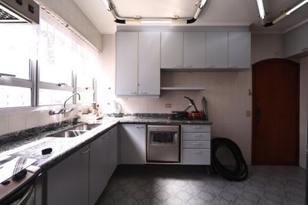 Apartamento à venda com 146m², 4 quartos e 2 vagasCozinha 