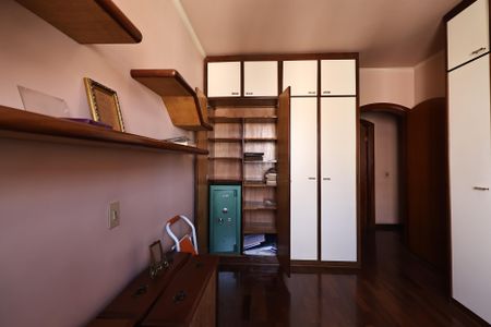 Apartamento à venda com 146m², 4 quartos e 2 vagasQuarto 3