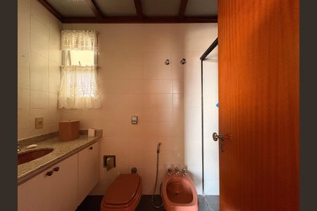 Apartamento à venda com 146m², 4 quartos e 2 vagasBanheiro da suíte 