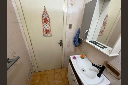 Casa à venda com 55m², 4 quartos e 2 vagasBanheiro 1