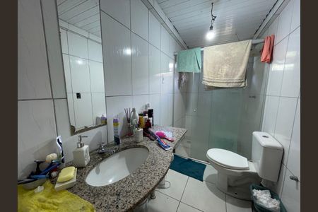 Casa à venda com 55m², 4 quartos e 2 vagasBanheiro 2