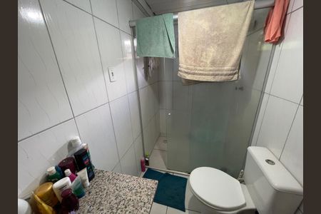 Casa à venda com 55m², 4 quartos e 2 vagasBanheiro 2