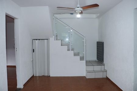 Casa para alugar com 5 quartos, 240m² em Vila Olinda, Embu das Artes