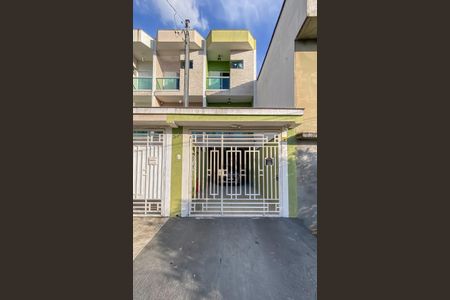 Casa à venda com 153m², 2 quartos e 2 vagas Casa à venda com 153m², 2 quartos e 2 vagasFachada